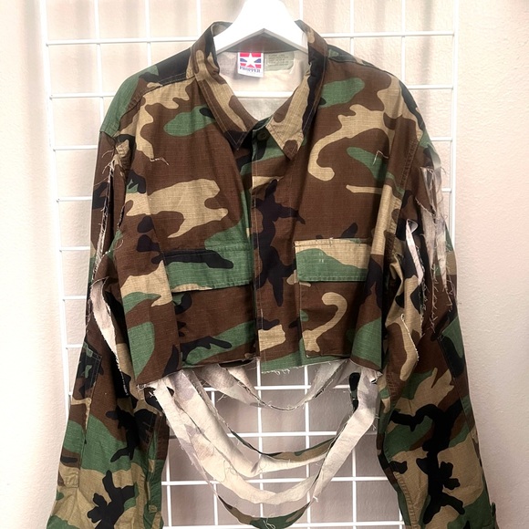Reworked Vintage Camo Cropped Army Jacket - Picture 9 of 15